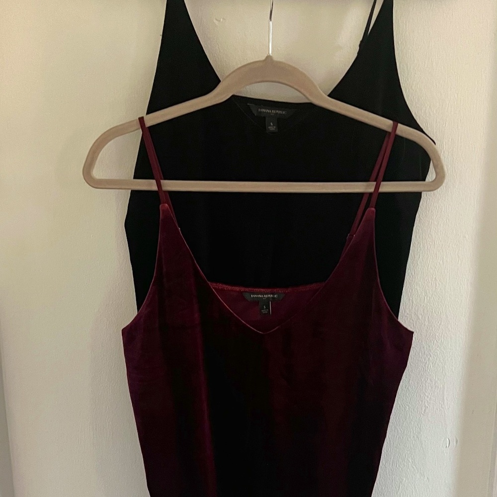 2 Banana Republic velvet V-neck sleeveless camis